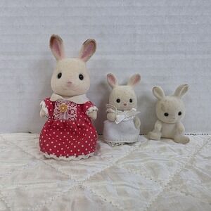 Sylvanian Family Calico Critters Lot Of 3 Bunny Rabbit Family Mom And 2 Babies